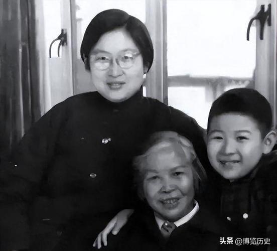 1966年，李讷来北航探望姐姐	，李敏单刀直入问：你来找我什么事？