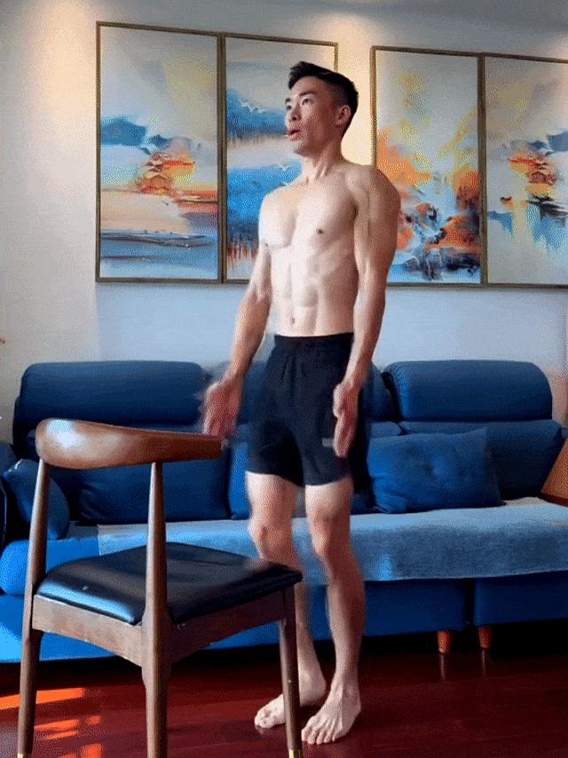 每天站立抬腿100次，大肚腩收回去了，双腿也瘦了一大圈儿