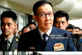 中美两军谁强谁弱一目了然：中国防长霸气侧漏，美国防长垂头丧气图片