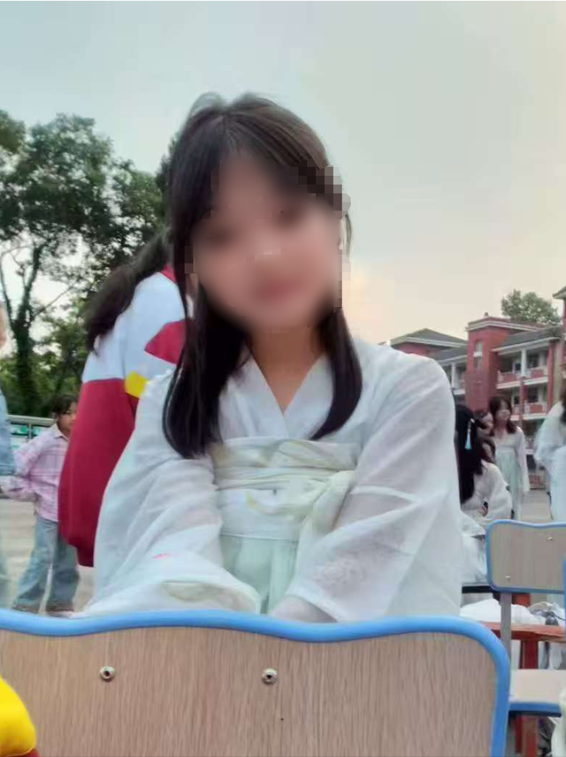 15岁女生遭同班14岁男生杀害，村里半夜紧急广播寻家长；女孩父亲：希望严惩凶手