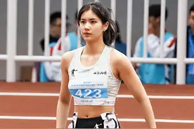 太炸裂：夏思凝运动裤尺度大引争议，吴艳妮也受牵连，评论区沦陷图片