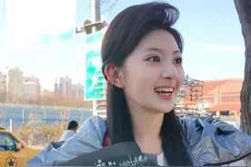 北京艺考统考状元被擦妆5次，素颜太美老师质疑，今高分考进中传图片