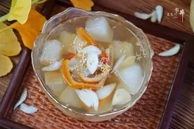 秋天嗓子干痒，我总要熬的“润喉汤”，3样食材煮一煮，清肺润嗓图片