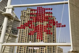 Deepseek解读"他强任他强，清风抚山岗；他横任他横，明月照大江"图片