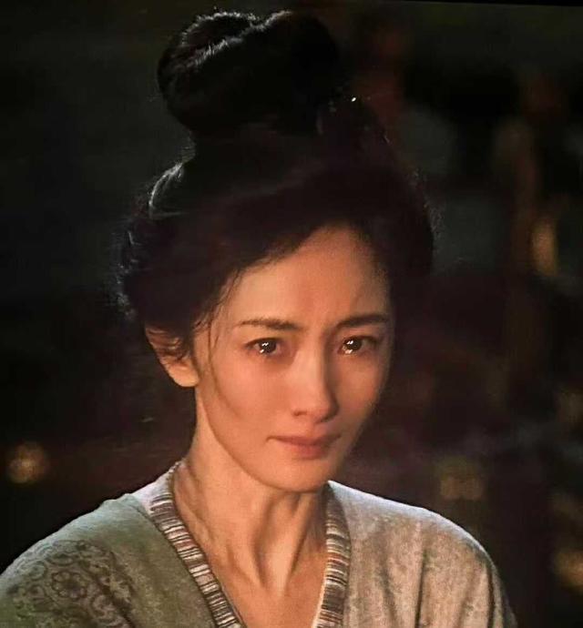 杨幂代露娃演出不同风格的李善德妻子
