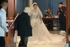 无耻！老人抢在新娘前入喜门，竟是因为迷信延寿？图片