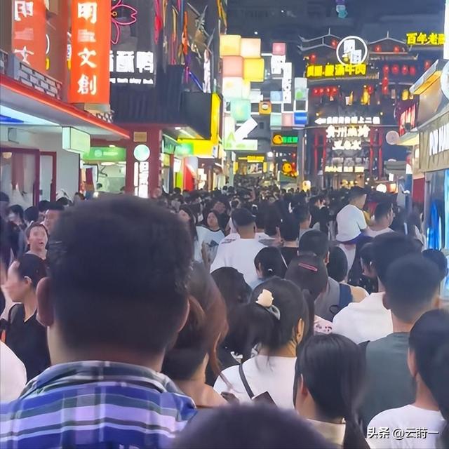 贵州已经失守！全国游客哪里是来避暑的，分明是来“攻占”城邦的