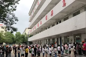 毛坦厂复读更疯狂了：2025届112个班，人数最多的班级195人图片