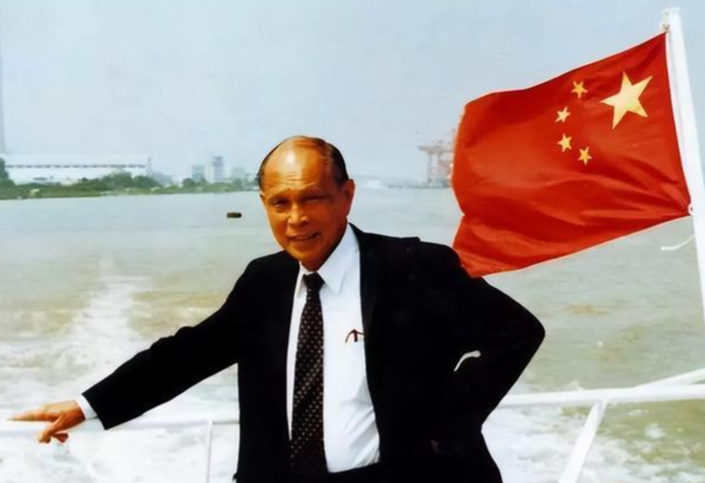 霍启刚没想到！44岁妻子和79岁老爸同时官宣喜讯，为霍家“争光”