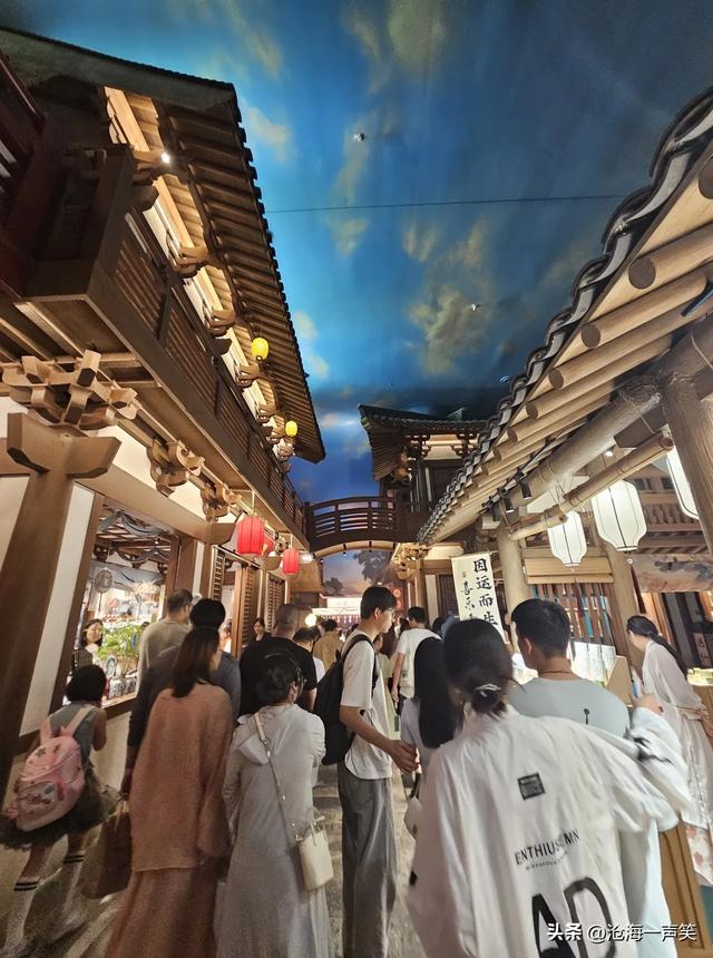 扬州中国大运河博物馆焕发生机与活力，人流络绎不绝，纷至沓来