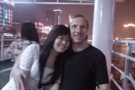 广东客家妹嫁大20岁英国富豪，过年回不了国，给父母豪横转账20万图片