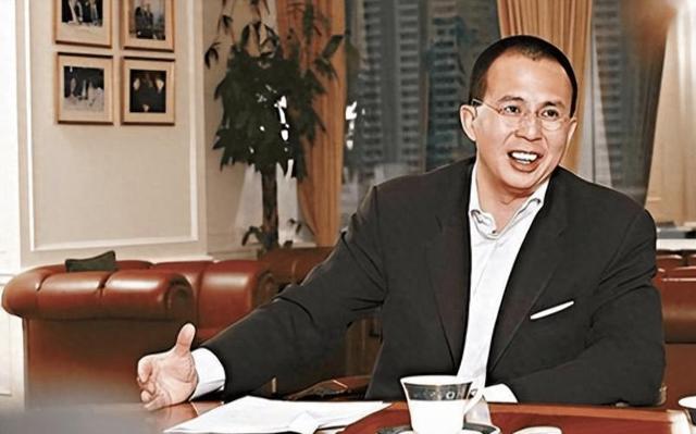 2909亿身价也没用！97岁李嘉诚油尽灯枯，最担心的是两个60岁儿子
