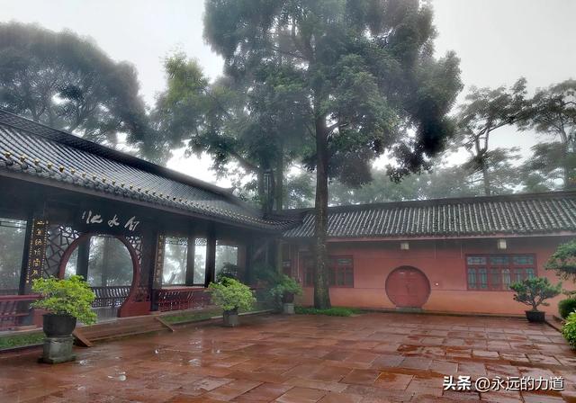 峨眉山万年寺， 白水秋风 圣寿万年