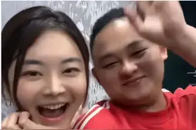 劳斯莱斯女车主老公长得丑被喷惨：好白菜让猪拱了，老公回答亮了图片