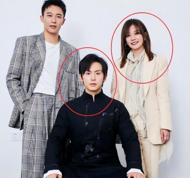 婚姻事业全无，消失4年后，49岁赵薇再曝近况，胃癌传闻真相曝光