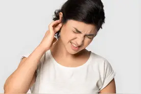 有效缓解耳鸣的穴位，前谷穴，赶快按揉起来，通经活络❗图片