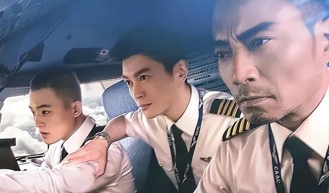 为何发生空难时，航空公司宁可赔掉几十亿，也不许乘客跳伞逃生？