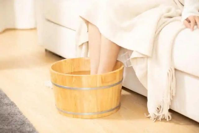 人活多久，看腿脚就知道？寿命长的人，下半身往往有这5个信号