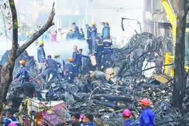 印度波音客机发生重大空难图片