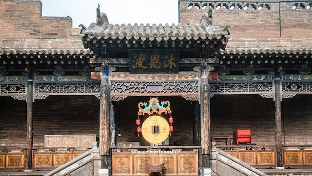 山西传奇金库，鼎盛时存着300亿，刘伯温设计的龙柱直插地库中央