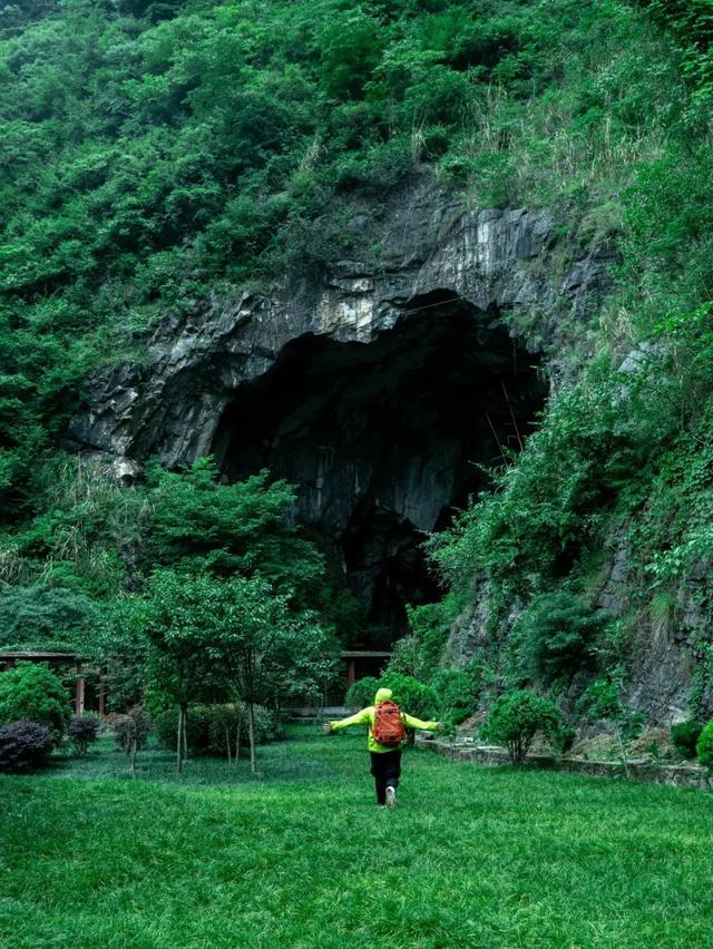 免票！成都吃饭2H直达21℃云端秘境，避暑耍真雪！观山水云海风光，赏神秘民俗风情！