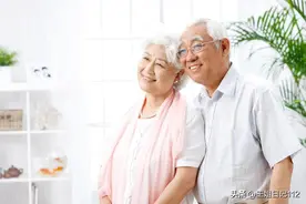 我65岁，一场大病后才明白：只有女儿的家庭，养老得具备四个条件图片
