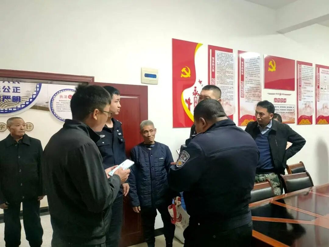 金福春一家三口被拐！30年后父女才团聚	。普通人家的特殊境遇催泪