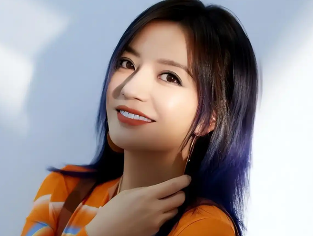 婚姻事业全无，消失4年后，49岁赵薇再曝近况	，胃癌传闻真相曝光