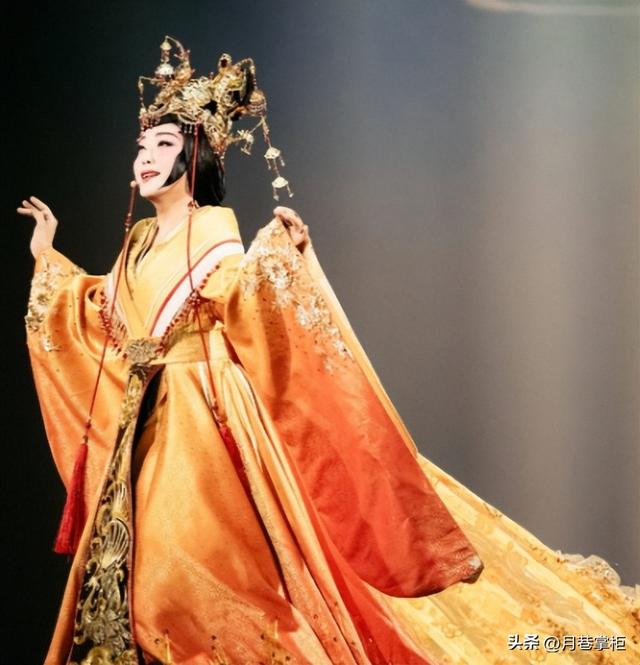 善恶有报？看如今"跌落神坛"的李玉刚，背后的真相早就清晰可见