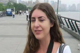 美国姑娘困惑：为什么中国人身上都没味儿，难道他们一天洗几次澡图片