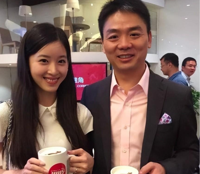 刘强东上千亿身家背后，儿子却是他一生的痛，感谢章泽天视如己出