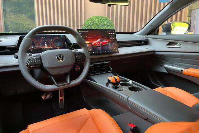10万出头买2.0T+8AT，还带大掀背+电动尾翼！