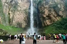 云台山瀑布，美得让人怀疑：这是大自然的礼物还是人为的魔术？图片