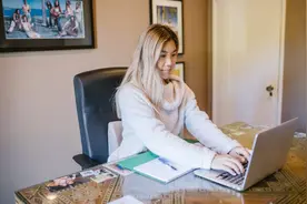 护士的工资和奖金都是怎样计算的？三甲医院护士工作压力大吗？图片