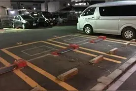 政府划停车位收停车费是为民服务？还是只是为了收钱？图片