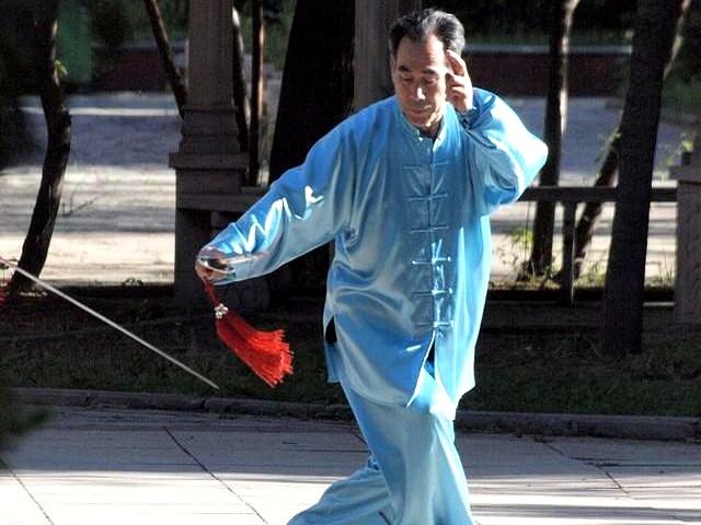 八段锦第七式攥拳怒目增气力功法要点