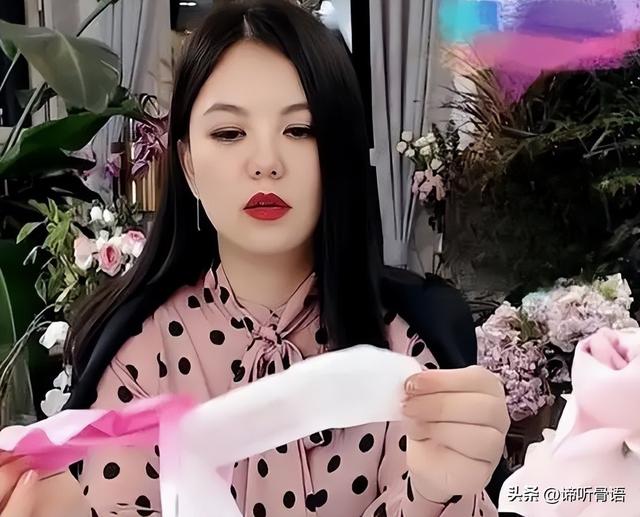 李湘被禁关5天后，家境被扒底朝天	，父母身份曝光，果然不简单