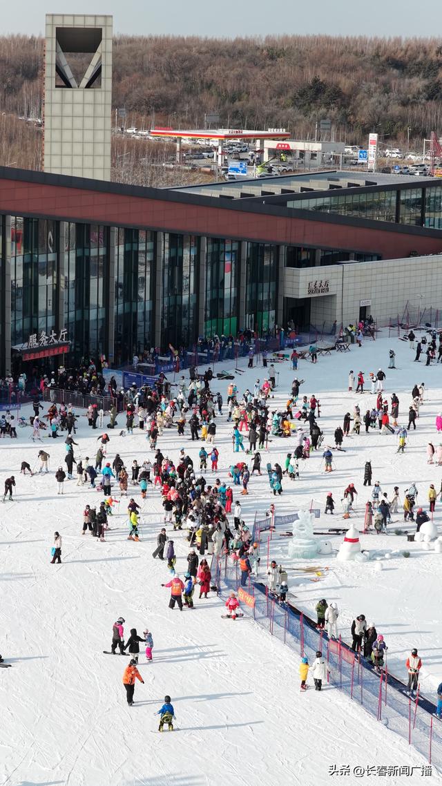 天定山滑雪场雪假迎高峰 游客爆棚