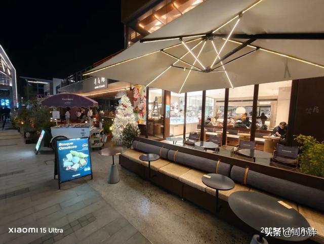 上海GateM西岸梦中心,为开封滨湖商业提供了湖畔松弛感的参考