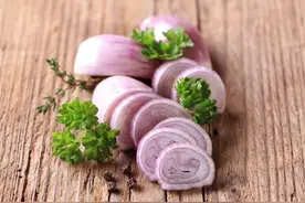 52岁女子，坚持每天生吃一个洋葱抗肿瘤，6个月后结果怎么样了？图片