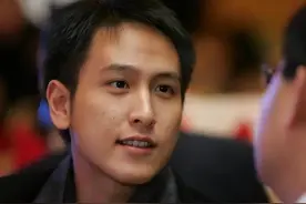 父亲浦东最大地主，母亲是影后，上海有133套房21岁就已身家百亿图片