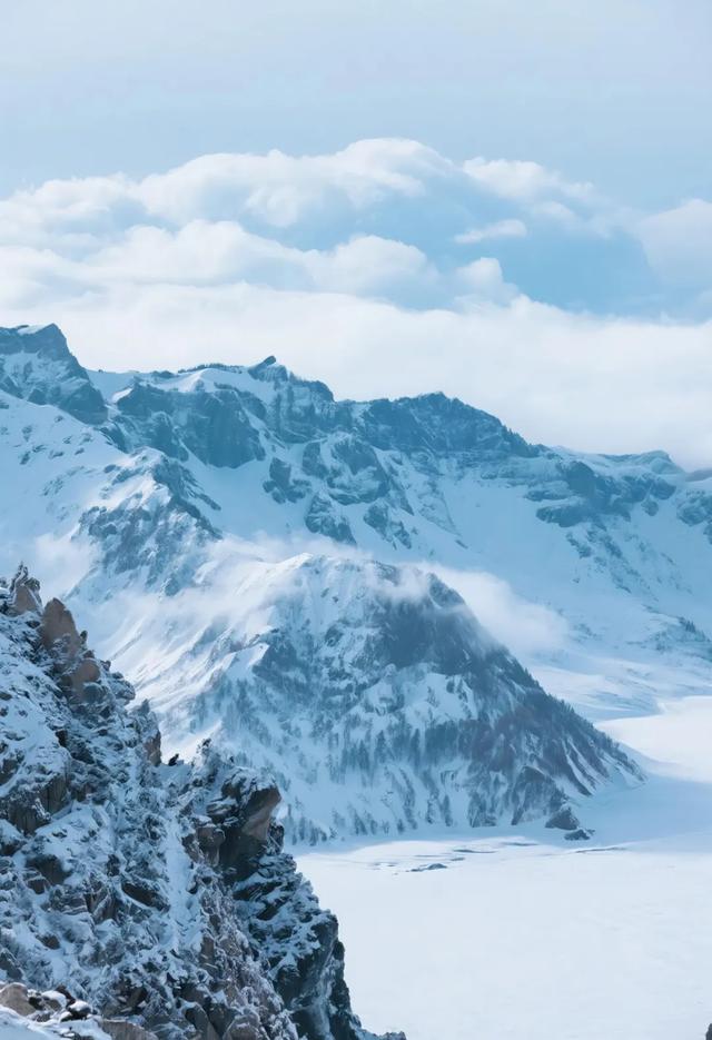 长白山冬日限定：冰封天池、雾凇魔界，一场与天地对话的旅程