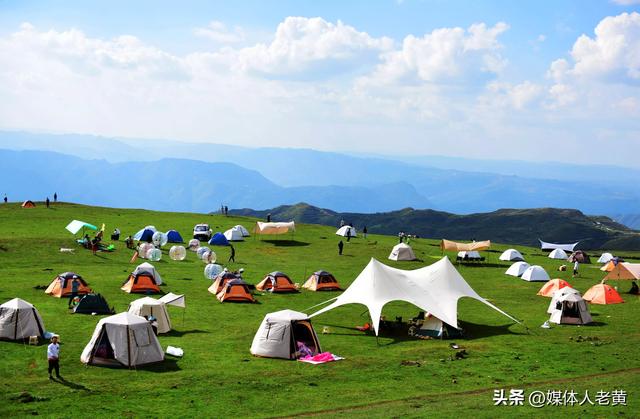 贵州六盘水避暑季旅游胜地客流迎高峰