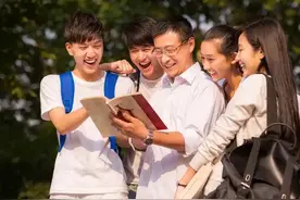 从“学生怕老师”到“老师怕学生”：教育威严崩塌的十年，谁之过图片