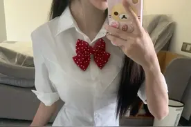 jk美女在家对镜拍 跪在地板上 大白腿 美腿姐姐 魅力十足 让人心动不已图片