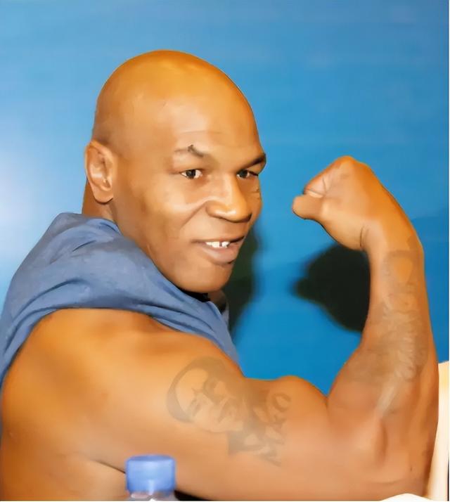 2006年泰森来北京，虔诚瞻仰毛主席遗容，感慨道：我是如此渺小