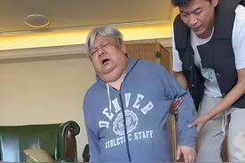 老戏骨林雪健康令人担忧！体重飙升至近300斤，客厅运动表情痛苦图片