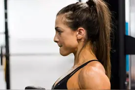 什么叫撸铁，女性一周撸几次合适，50岁以上的女性撸铁合适吗？图片