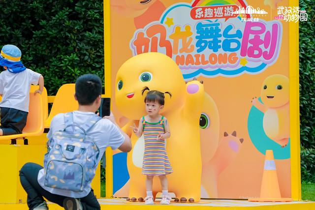 奶龙×奥特曼×中国奇谭三大IP梦幻同框 武汉欢乐谷方言童话王国引爆六一