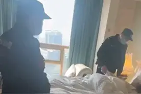 太奇葩！陌生女子尾随男子进屋睡觉，酒店回应图片